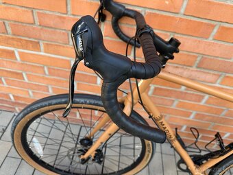 NÁDHERNÝ gravel bicykel MARIN Nicasio+ v pieskovej ako NOVÝ - 13