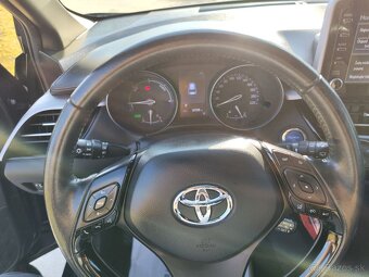 Toyota C-HR 1.8 Hybrid E-CVT rok 2021 - 13