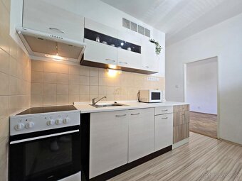 3-izb TEHLOVÝ byt (65m²) s krásnymi parketami / Rastislavova - 13