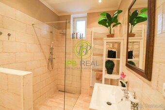 Kompletne zrekonštruovaný priestranný 5-izbový rodinný dom v - 13