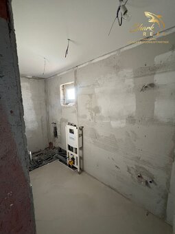 Predám priestranný 4-izbový dom po kompletnej vnútornej reko - 13