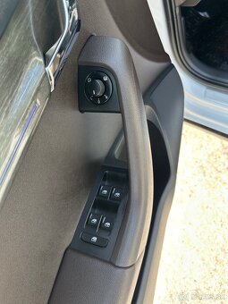 Škoda octavia combi scout - 13