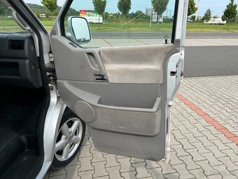 Volkswagen Caravelle 2.5 TDi 9 míst digi klima TZ - 13
