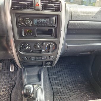 Suzuki Jimny 1.3i 4x4 Facelift 103tis.km - 13