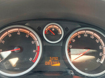 Opel Corsa 1.2 16V Essentia - 13