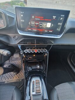Peugeot 208 - 13