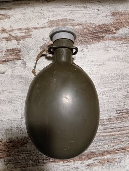 Starožitnosti -vazy,knihy, fotoaparát - 13