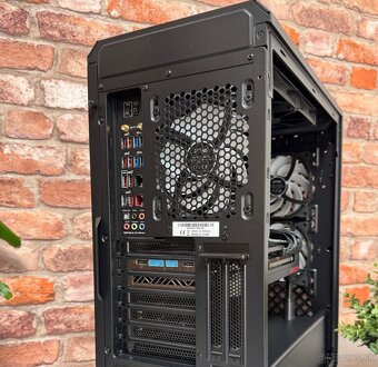 Ryzen 7 5800X3D\32GB\RX 7900XTX\SSD\850W Zdroj - 13