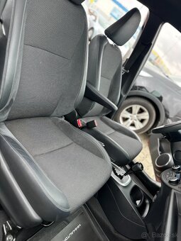 Toyota Yaris 1.5 Hybrid e-CVT - 13