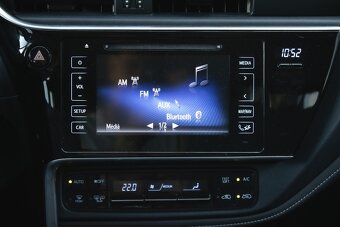 Toyota Auris Touring Sports - 13