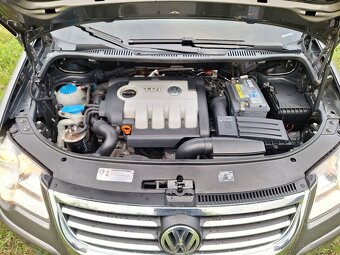 Predám Volkswagen Touran 2009, 1,9tdi,77kw,7 miestne - 13