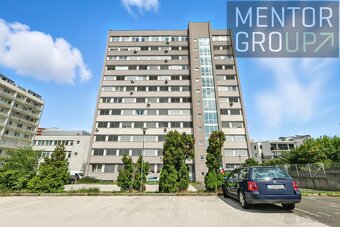 REZERVOVANÉ Na predaj 2-izbový byt s parkovacím miestom, St - 13