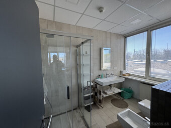 Prenájom showroomu 734m² v obchodnom centre NEW LIVING CENTE - 13