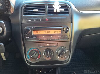 Predám Fiat Grande Punto 1.2 Šport 8V  klímou M5 5d TOP STAV - 13