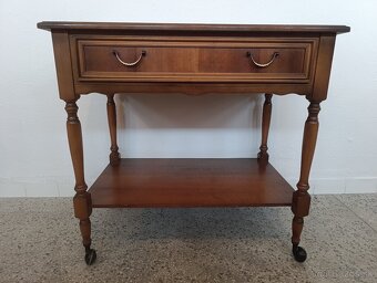 Rustikální konzolový stolek, nábytek z masívu, pojízdný - 13