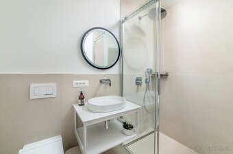 Chorvátsko, luxusná vila 80 metrov od mora. - 13