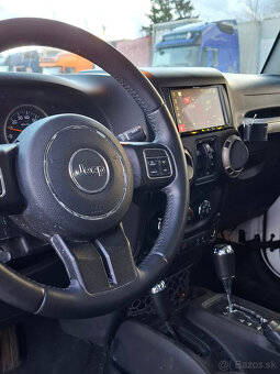 JEEP WRANGLER UNLIMITEDEDYCJA 75. ROCZNICY 4X4 2017 - 13