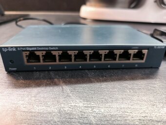 Ubiquiti UniFi UAP-AC-PRO + TP LINK switch - 13