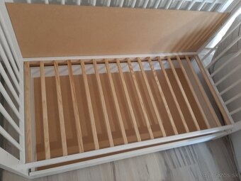 Predám detskú postieľku s matracom a prislusenstvom - 13