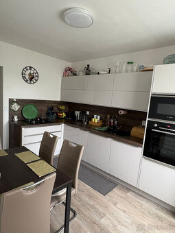 Na predaj priestranný 4-izbový byt  s atmosférou vidieckeho  - 13