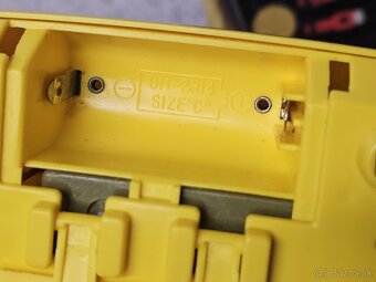 TRICKY TRAPS - TOMY - HANDHELD ELECTRO-MECHANICAL GAME - 13