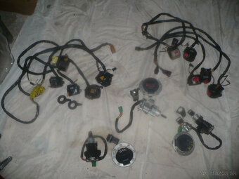 Suzuki SV 650  r.98- 02-díly ze tří kusů - 13