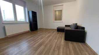 DOM V BLIZKOSTI CENTRA V TICHEJ LOKALITE - 13