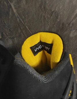 Jordan RETRO 4 Yellow - 13