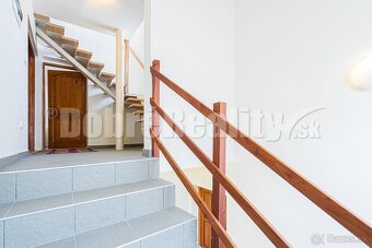 PREDAJ: Zariadený dom so 4 apartmánmi na okraji Muránskej pl - 13