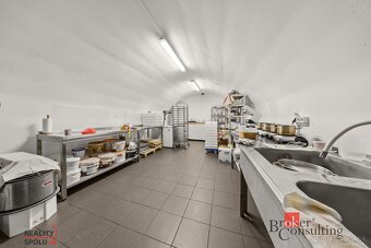 Vstupná brána do centra Banskej Štiavnice | Komerčný priesto - 13