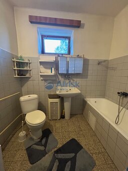 Veľmi zachovalý 4-izb.rodinný dom v centre mesta so skvelou  - 13