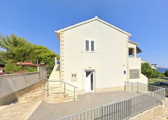 Predaj, novozrekonštruovaný dom s 3 bytmi, Vis, 100 m od mor - 13