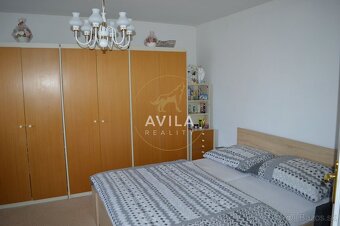 REZERVOVANÉ: Praktický 4izbový rodinný dom na pozemku 566m2  - 13