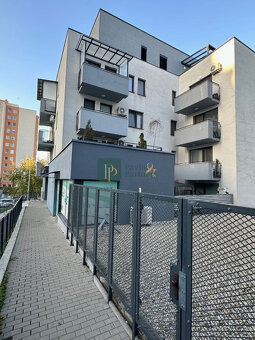 Prenájom 2 izbový byt, veľký balkón, novostavba, garážové st - 13
