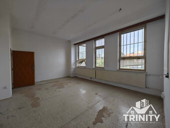 Na prenájom podlažná budova pri centre v mesta Šurany - 13