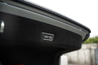 BMW M760e xDrive A/T Na prenájom - 13