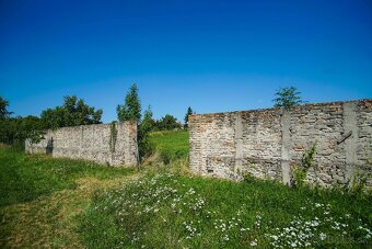 Na predaj pozemok blízko centra s výhľadom na kalváriu - 13