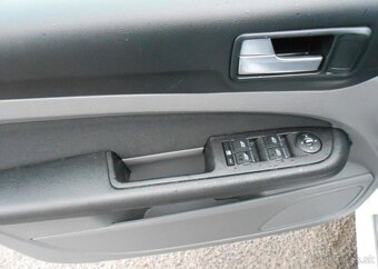 Ford Focus 1,6 74 kW KLIMA Serviska benzín - 13