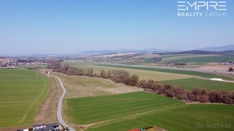 Na predaj slnečný stavebný pozemok s možnosťou výstavby - Hr - 13
