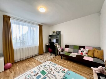 5- izbový rodinný dom s veľkým pozemkom v Lehniciach - 13