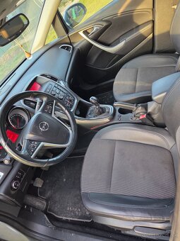 Astra J 1.4 benzín,  112000km - 13