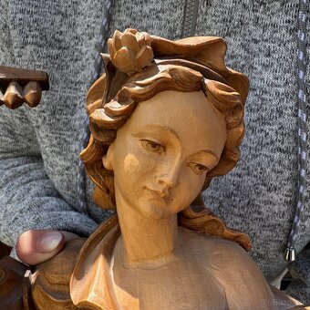 Krásná dřevěná socha svatá Notburga - 13