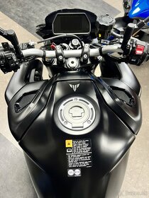 Yamaha MT-10 Čierna akcia - 13
