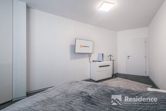 Dizajnový 3 izbový byt na predaj s garážovým státím - centru - 13