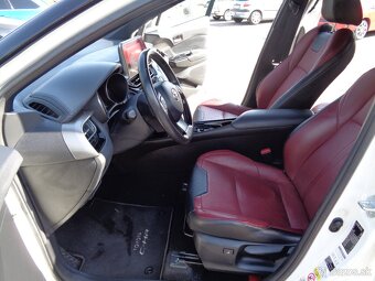 Toyota C-HR 1.8 Hybrid 90kW E-CVT Selection - 13