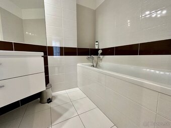 Prenájom 4 izbový byt na Landererovej ulici Bratislavy. - 13