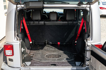 Jeep Wrangler 2.8 CRD Rubicon A/T - 13