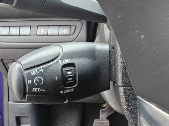 Peugeot 2008 1.2 Full výbava Allure ambilight - 13