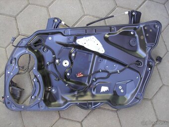 Passat B7 výrezy z karoserie - 13