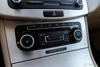 Volkswagen Passat B7 Variant 2.0 TDI DSG - 13